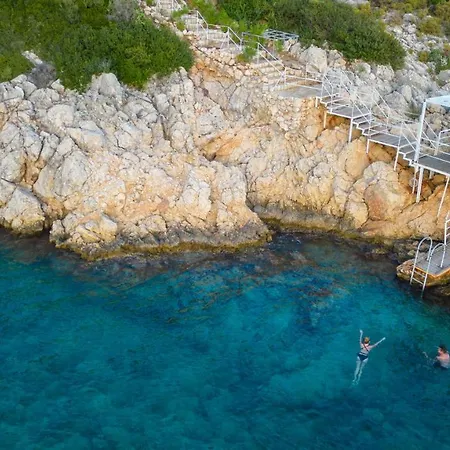 Kalkan Kalamar Plaji Denize Sifir Elana 1 * Kaş