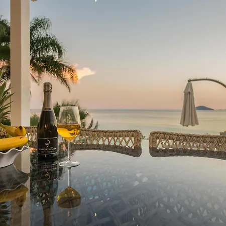 Kalkan Kalamar Plaji Denize Sifir Elana 1