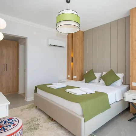 Kalkan Kalamar Plaji Denize Sifir Elana 1 Kaş